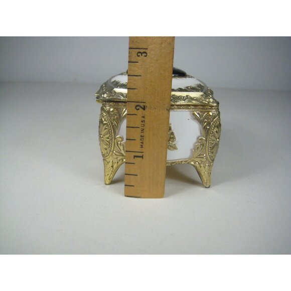 Vintage White Gold Plastic Metal Music Trinket Box Floral Design Lid Japan - Picture 5 of 12